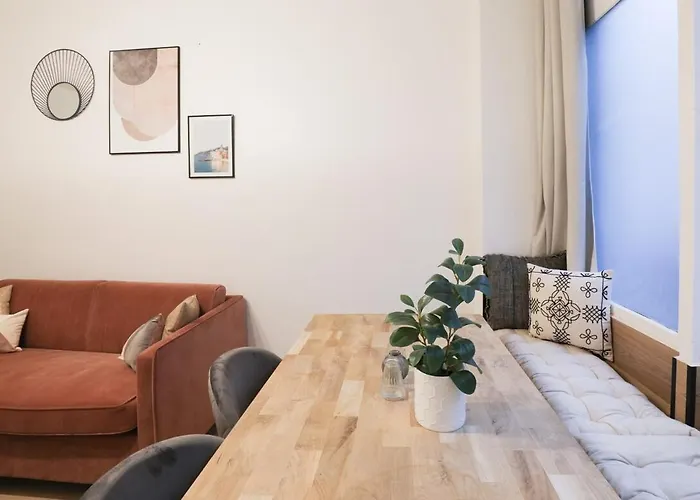 DEMAISTRE Refurbished apartment close to Sacré Coeur 4P